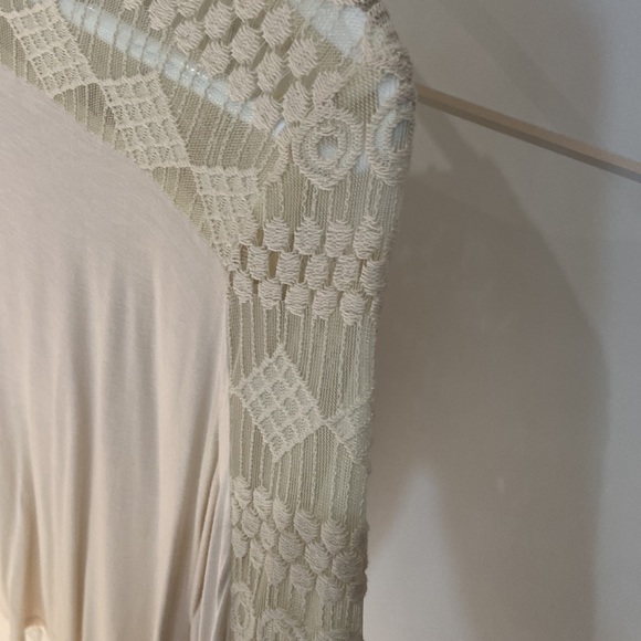 Beige Top size Large - Picture 4 of 4